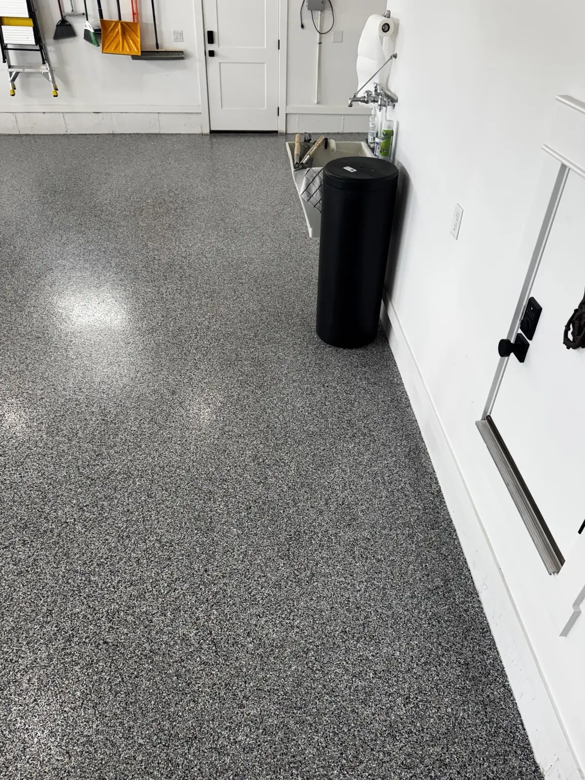 Close view of the gray flake floor coating and clean perimeter details